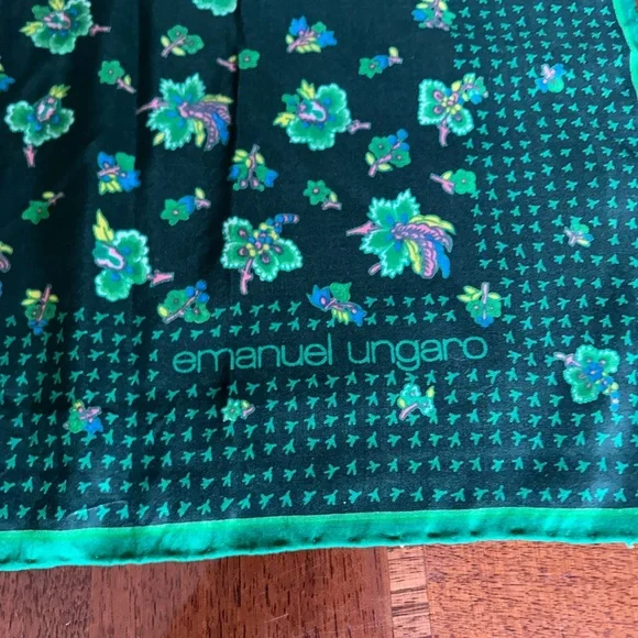 Emanuel Ungaro Black Silk Scarf with Green Floral Motif 22“ x 22“ - Picture 2 of 10